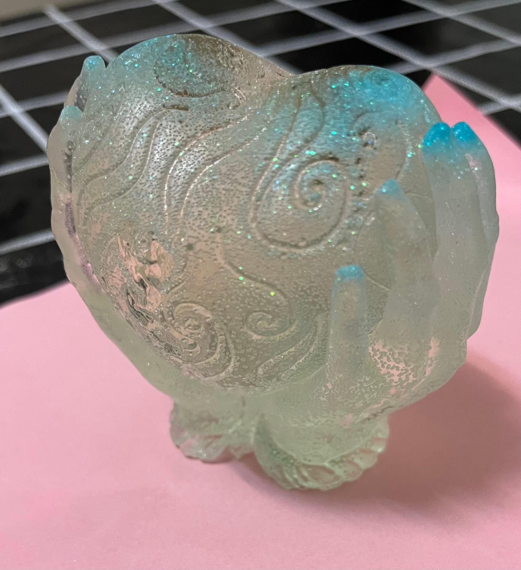 Escultura Coração nas Mãos 3D