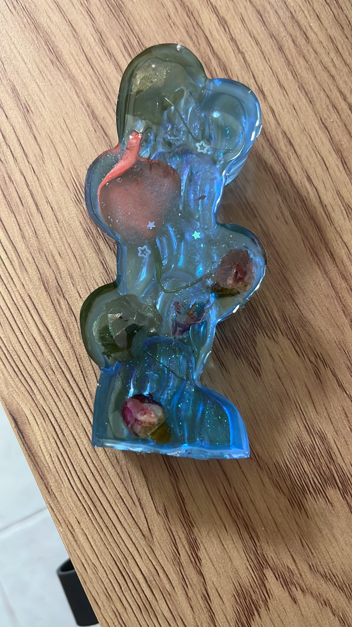 Sculpture with multiple hearts and flowers